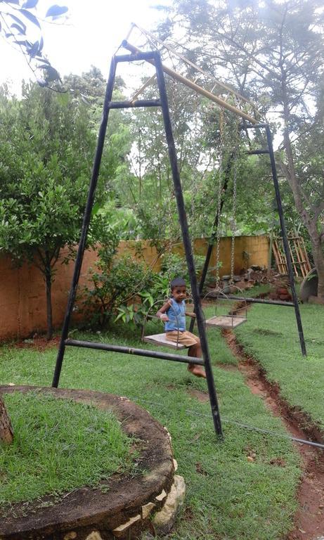 אודוואלאווה Walawe Park View Hotel מראה חיצוני תמונה